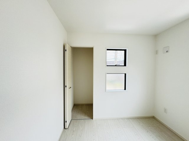 流山市向小金１丁目新築戸建【東小学校：5分】の周辺|4.8帖洋室収納