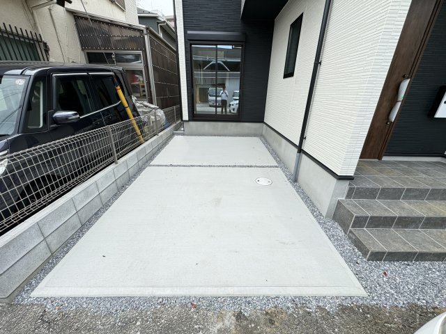 流山市向小金１丁目新築戸建【東小学校：5分】の駐車場|駐車スペース完備