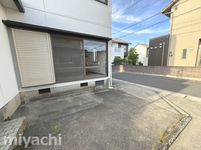 南矢三戸建の駐車場