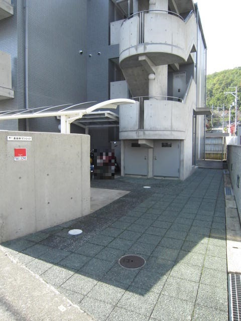 第二長法寺マンションのエントランス