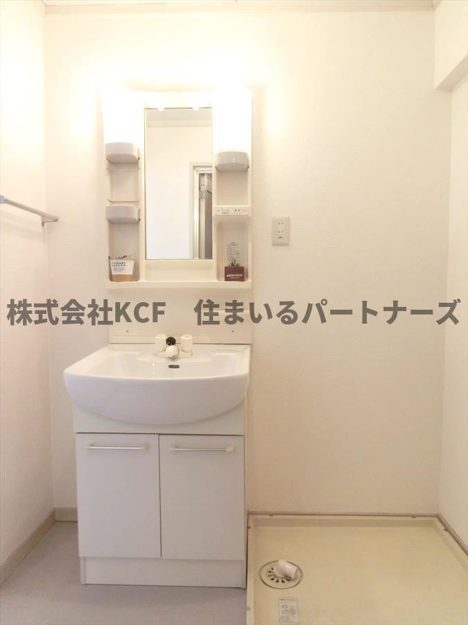 サンコーポ国分の洗面所|明るい洗面所です