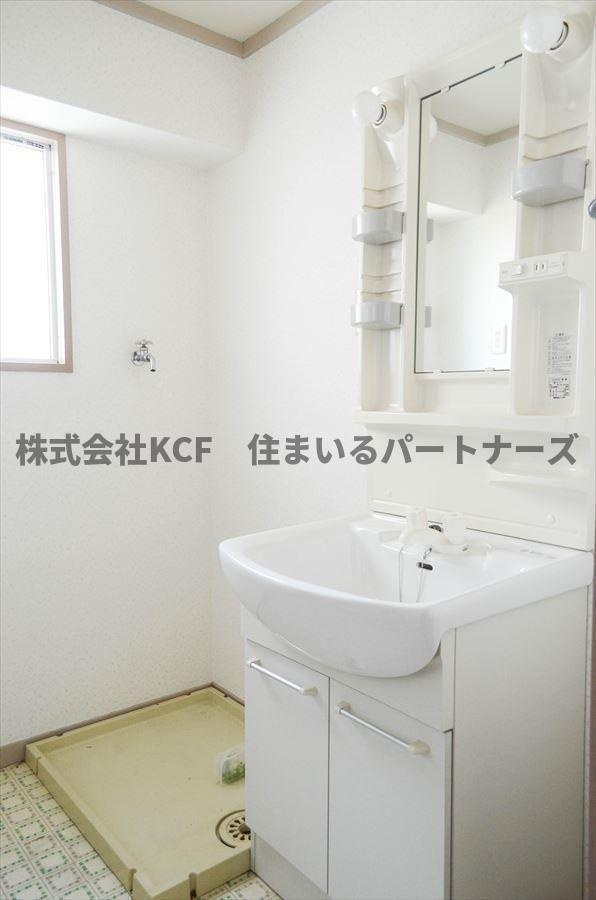 サンコーポ国分の洗面所|明るい洗面所です