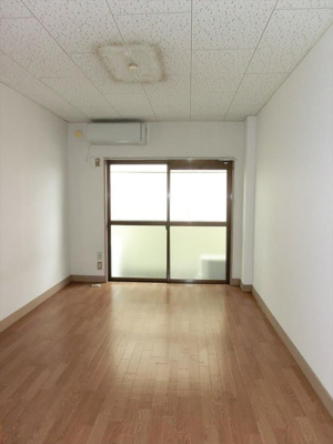 【洋室】 | コーポ渕上 | 落ち着いた色調の洋室です