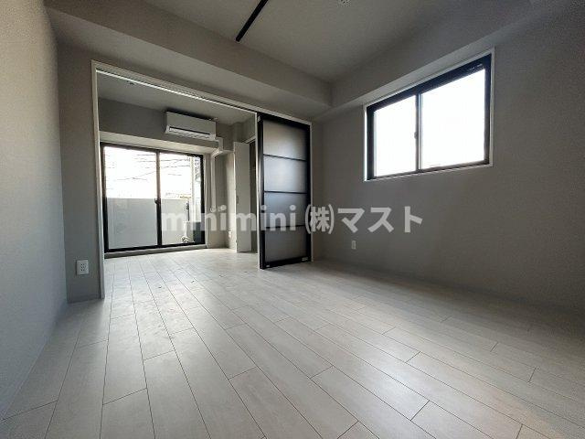 Monotone弁天町の居間・リビング