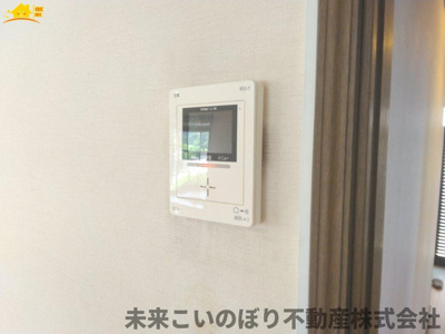 【防犯設備】 | 久喜市上川崎中古戸建 | TVインターフォンは来訪者の確認にとても便利で安心です。
録画システム付きなので、留守時の確認も可能です。