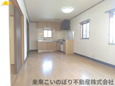 【居間・リビング】 | 久喜市上川崎中古戸建 | 一日の中で多くの時間を過すことになるリビングダイニングだからこそ、いつも穏やかな空間であることが必然。爽やかな通風と採光を存分に感じる事が出来る空間です。