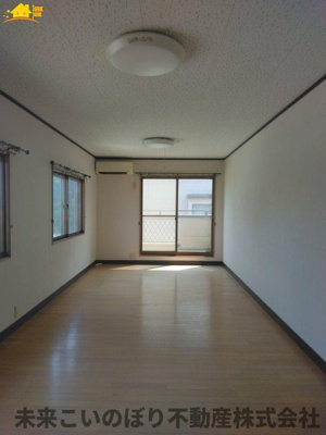 【寝室】 | 久喜市上川崎中古戸建 | 主寝室は大型ベッドもラクラク設置できます♪ゆとりある動線も確保でき、ゆったりとお寛ぎいただけます♪