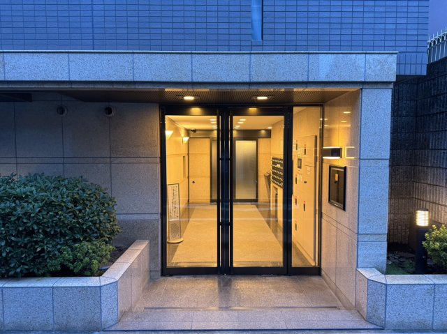 ルーブル本駒込のエントランス