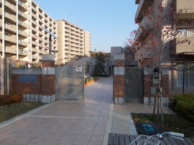 【外観】 | ローレルコート新千里東町あかしやの丘Ⅳ番館 | 入口