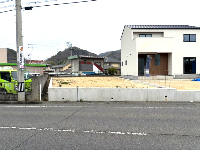 フットネスタウン鷹子町　鷹子町の分譲地の前面道路含む現地写真