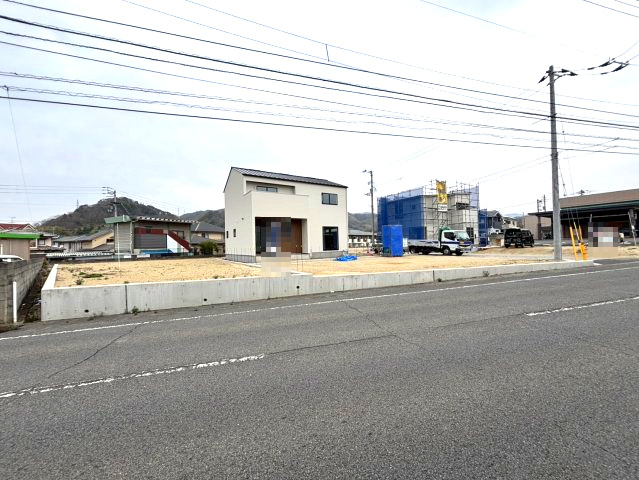 フットネスタウン鷹子町　鷹子町の分譲地の前面道路含む現地写真