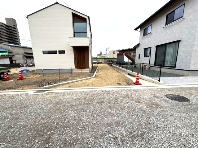フットネスタウン鷹子町　鷹子町の分譲地の外観|進入路