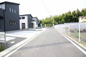 【前面道路含む現地写真】