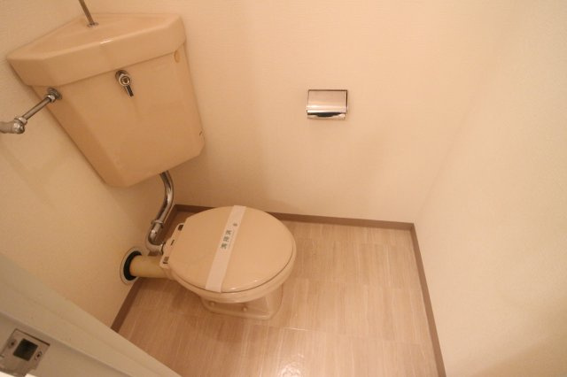 メゾン日宏のトイレ|※同建物別部屋の参考写真です。