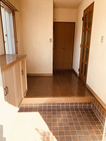 【玄関】 | 伊勢崎市境三ツ木　戸建て | 落ち着いた玄関です