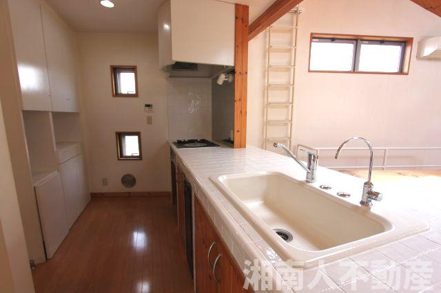 鎌倉市材木座5丁目戸建のキッチン