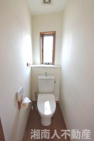 鎌倉市材木座5丁目戸建のトイレ