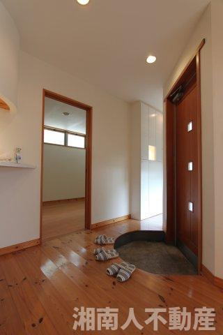 鎌倉市材木座5丁目戸建の玄関