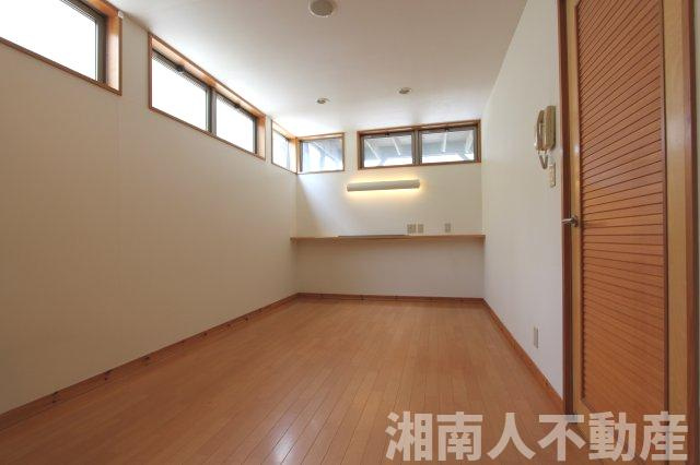 鎌倉市材木座5丁目戸建の洋室