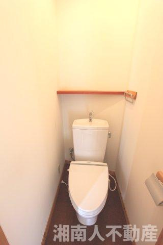 鎌倉市材木座5丁目戸建のトイレ