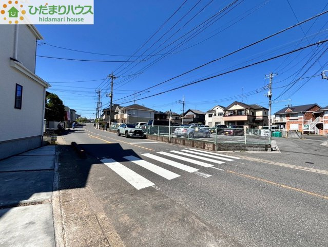 蓮田市緑町　第1　新築一戸建て　01の前面道路含む現地写真|前面道路8ｍ！
お車の出入りも安心☆彡