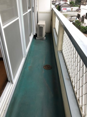 コーポシレーヌのバルコニー|暖かな日差しのふりそそぐバルコニー