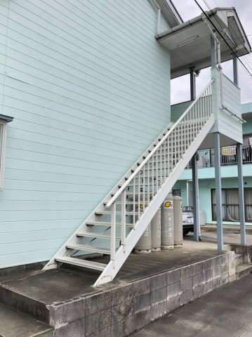 コーポシレーヌのエントランス|階段