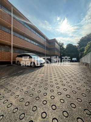 【駐車場】 | ファミネス天神山 | 駐車スペースもあります