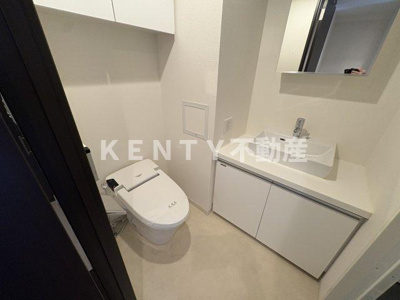【トイレ】 | 品川イースト | 落ち着いた色調のトイレです