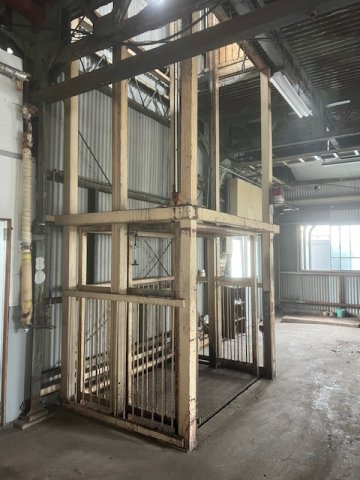 ＪＲ八木駅まで徒歩１８分☆敷地ＢＩＧな３８７坪☆旧工場・倉庫・物置きあり☆南丹市八木町南広瀬砂子のその他|運搬用リフト