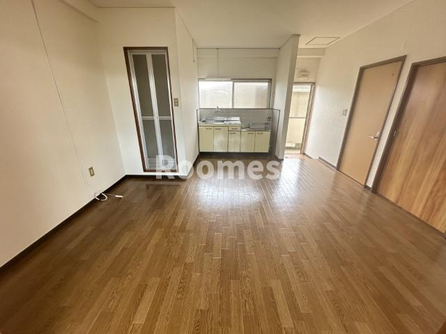 浜の宮ビルの居間・リビング|こちらの居間で趣味の時間をお楽しみください