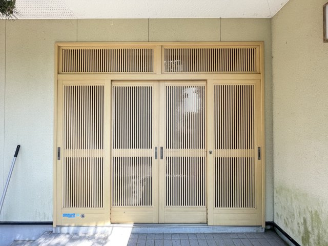 八戸市鮫町字大草離の玄関