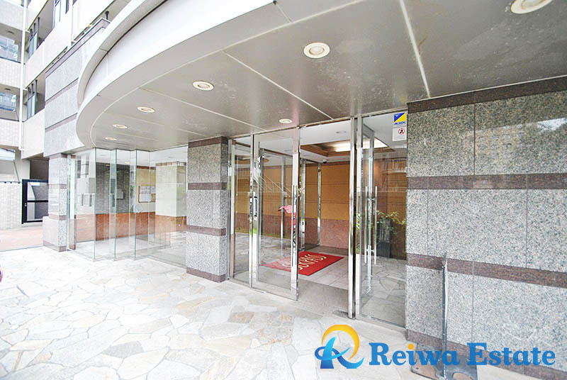 サーパス茅ヶ崎駅前のエントランス