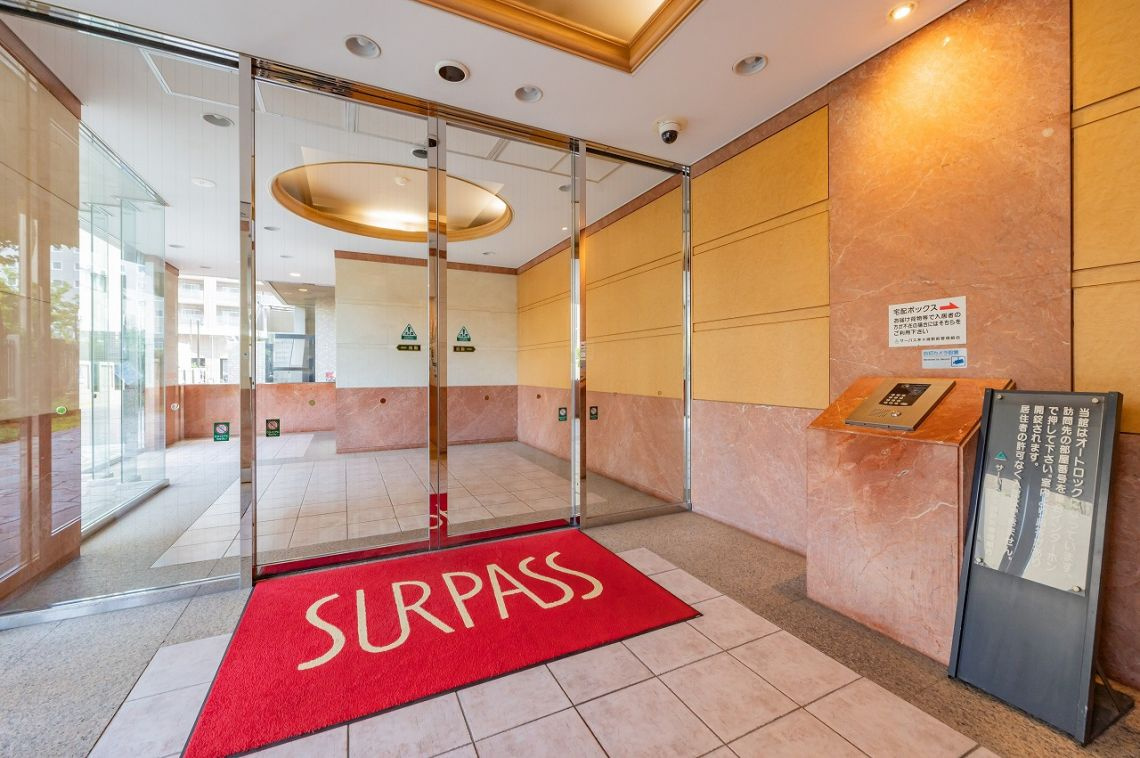 サーパス茅ヶ崎駅前のエントランス