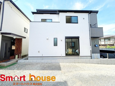 【外観】 | 座間市栗原中央　新築１棟！ | 外壁が周囲の街並みと青空に生えるお洒落な仕上がり！周囲には高い建物のないエリア。青い空が大きく感じますね。