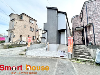 【外観】 | 座間市栗原中央　新築１棟！ | お住まいの前面道路が広いと駐車が楽になり、陽当たりも遮られないので明るく居心地の良いお家になります♪