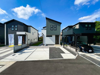 【駐車場】 | 並列駐車可能なカースペースです！お客様も遊びに来やすいですね♪