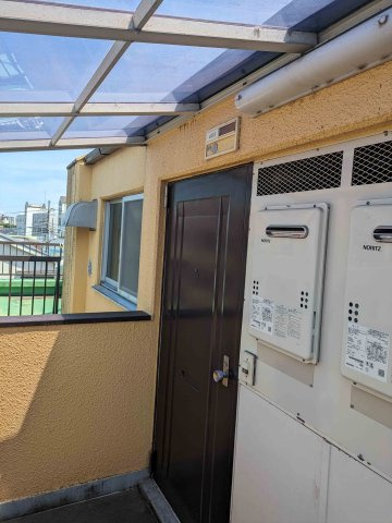 クレスト府中のエントランス|ゆとりのあるエントランスです