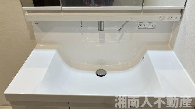 エレンシア逗子小坪　の独立洗面台|独立洗面化粧台が付いています