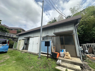 【外観】 | 関貸倉庫1号棟 | 都筑IC近く♪センター南駅まで徒歩圏内の貸倉庫です！敷地内駐車場があります☆