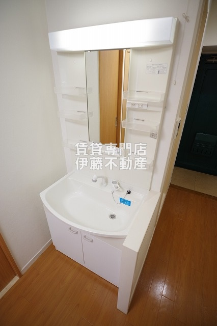 ヴェルドミール志賀の洗面所|独立洗髪洗面化粧台