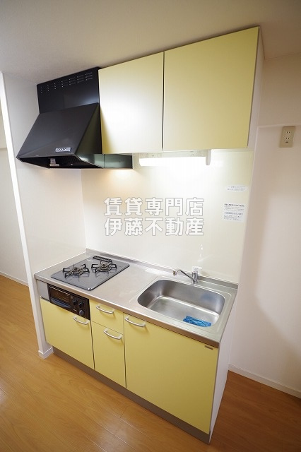 ヴェルドミール志賀のキッチン|システムキッチン（グリル付二個口ガステーブル）