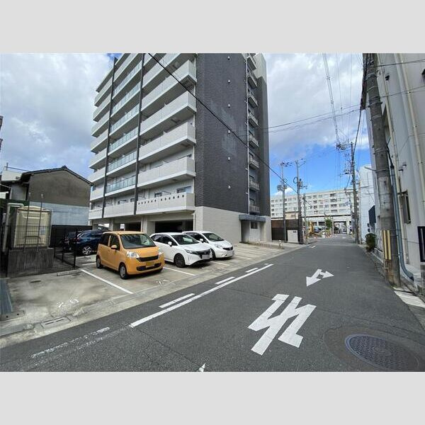 キャッスルコート博労町の駐車場