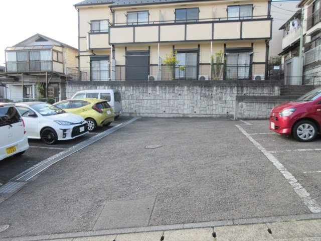 【駐車場】 | サンヒルズ | 駐車場です