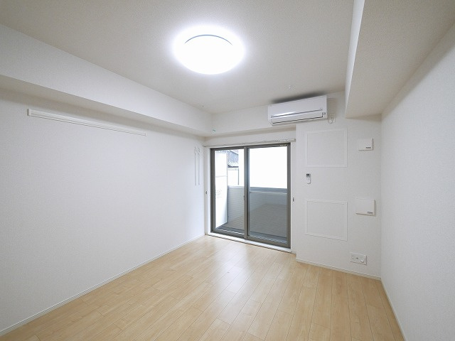 イースト・ヒルの内装|コンパクトで使いやすい洋室です