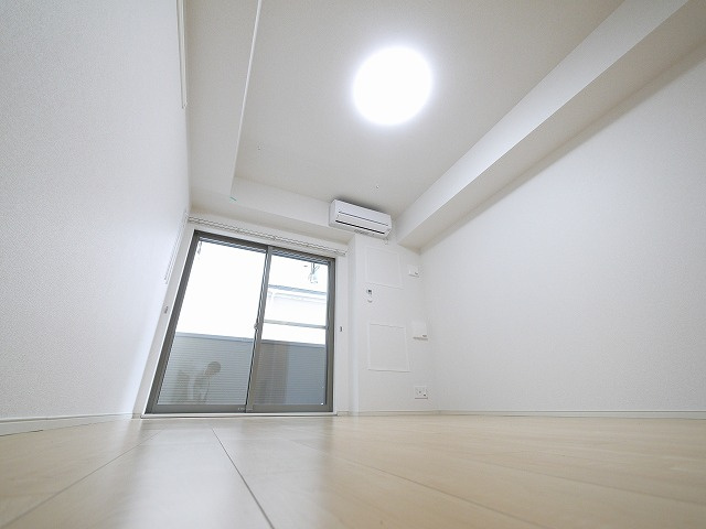 イースト・ヒルの洋室|明るい洋室です