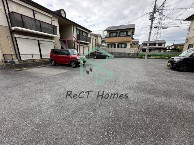 姫路市西庄のハイツの駐車場