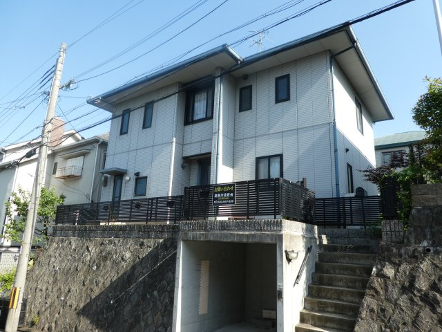 逆瀬台5丁目貸家の外観