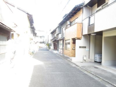 サンラック二条の周辺|前面道路