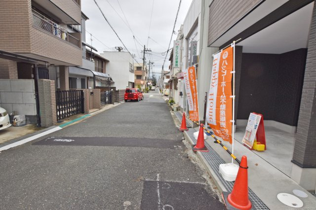 尼崎市神田中通9丁目新築一戸建て│3LDK+駐車1台可の前面道路含む現地写真|本分譲地、前面道路を東向きに向かって撮影した現地写真です。